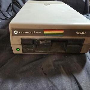 Commodore 64 1541 Floppy Disk Drive Powers On When Plugged In